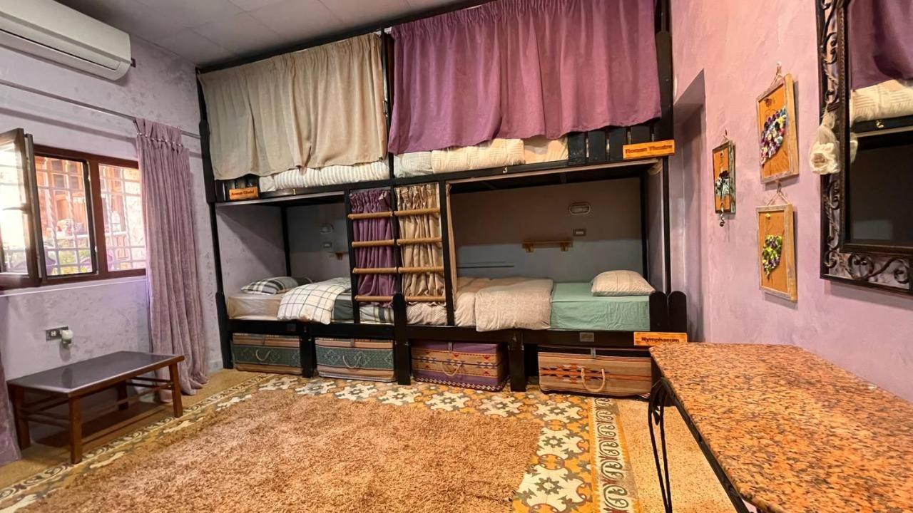 Carob Hostel Amman Buitenkant foto
